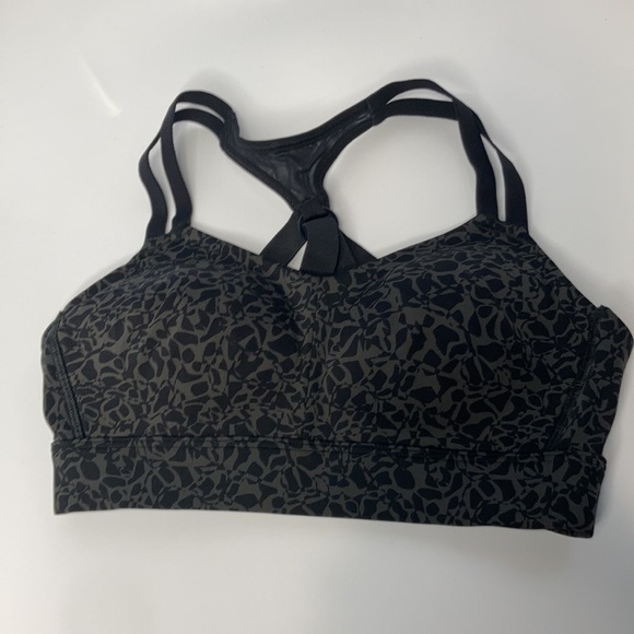 NWOT Under Armour‎ fitted printed sports bra size XS - Picture 2 of 9